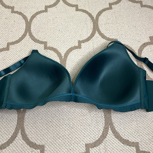 STRM line wireless molded cups bra - Picture 5 of 8